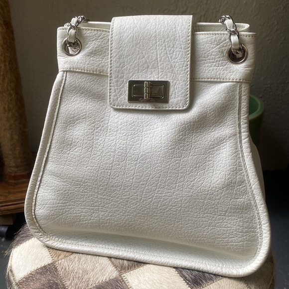 Vintage Chanel White Leather Shoulder Chain Bag - Picture 3 of 17